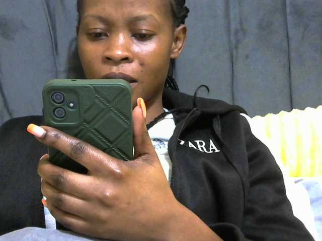 PrettyAlianah live cam on BongaCams
