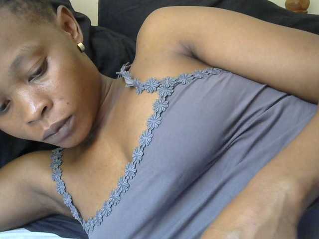 PrettyAlianah live cam on BongaCams