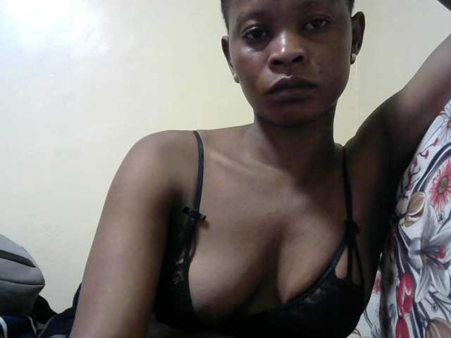 PrettyAlianah live cam on BongaCams