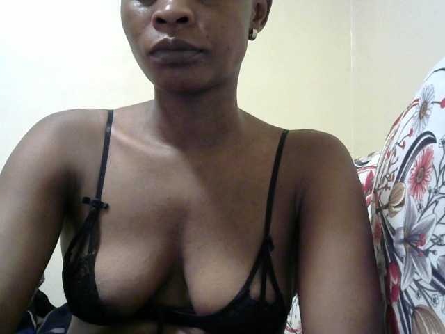 PrettyAlianah live cam on BongaCams