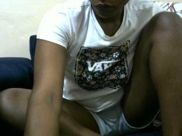 PrettyAlianah live cam on BongaCams