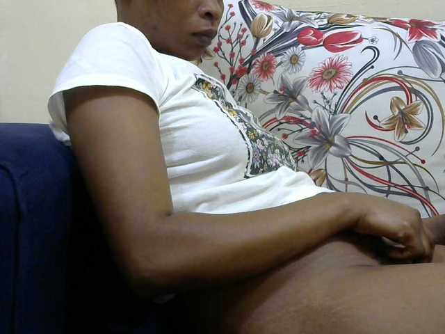 PrettyAlianah live cam on BongaCams