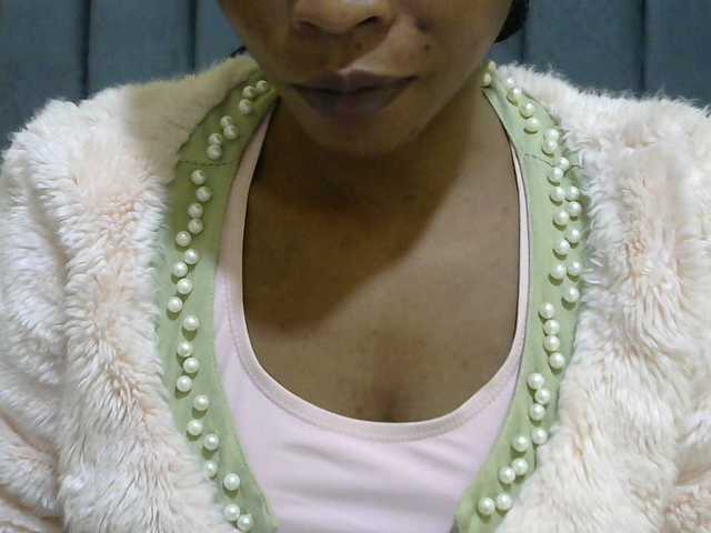 PrettyAlianah live cam on BongaCams