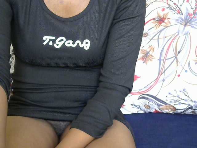 PrettyAlianah live cam on BongaCams