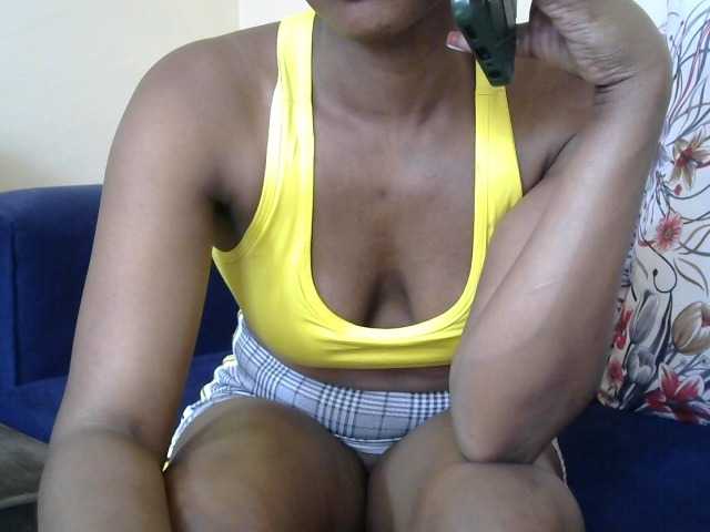 PrettyAlianah live cam on BongaCams