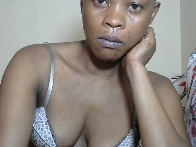 PrettyAlianah live cam on BongaCams