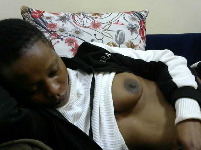 PrettyAlianah live cam on BongaCams