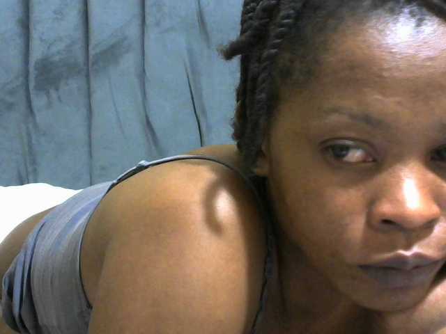 PrettyAlianah live cam on BongaCams