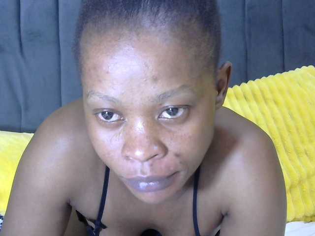 PrettyAlianah live cam on BongaCams