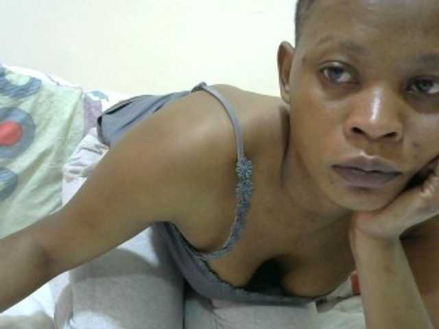 PrettyAlianah live cam on BongaCams