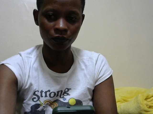 PrettyAlianah live cam on BongaCams