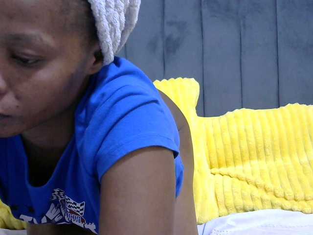 PrettyAlianah live cam on BongaCams