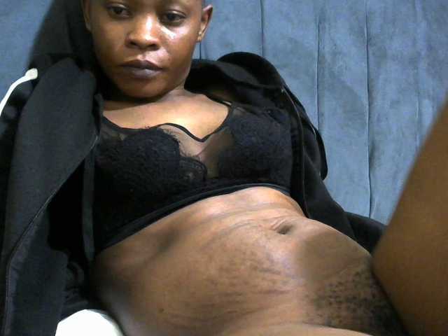 PrettyAlianah live cam on BongaCams