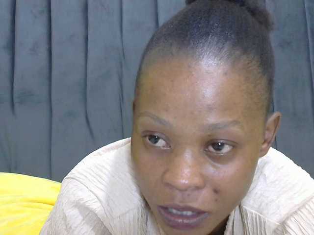 PrettyAlianah live cam on BongaCams