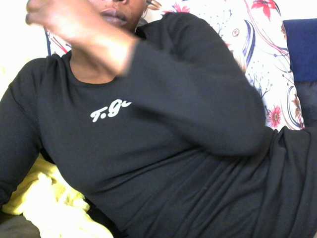 PrettyAlianah live cam on BongaCams