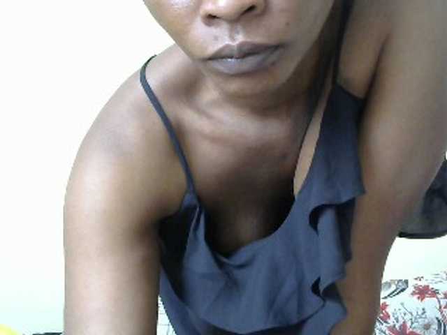 PrettyAlianah live cam on BongaCams
