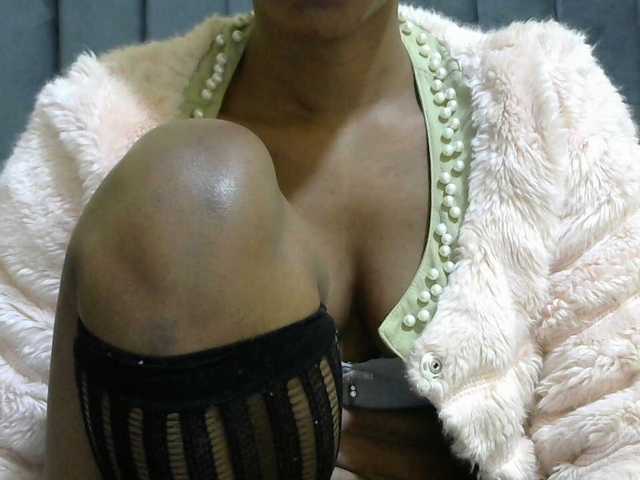PrettyAlianah live cam on BongaCams