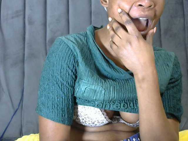 PrettyAlianah live cam on BongaCams