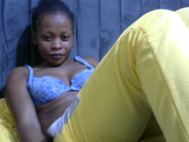 PrettyAlianah live cam on BongaCams