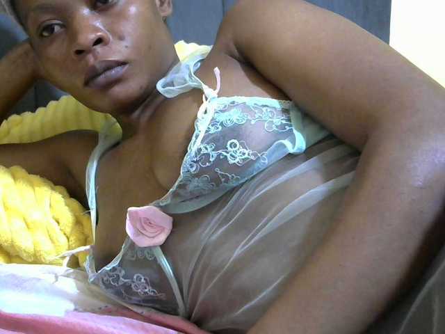 PrettyAlianah live cam on BongaCams