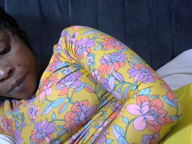 PrettyAlianah live cam on BongaCams