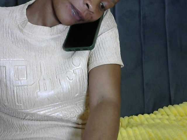PrettyAlianah live cam on BongaCams