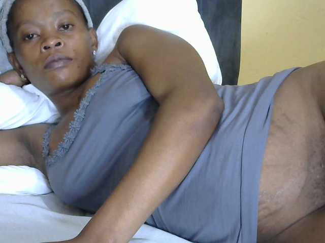 PrettyAlianah live cam on BongaCams