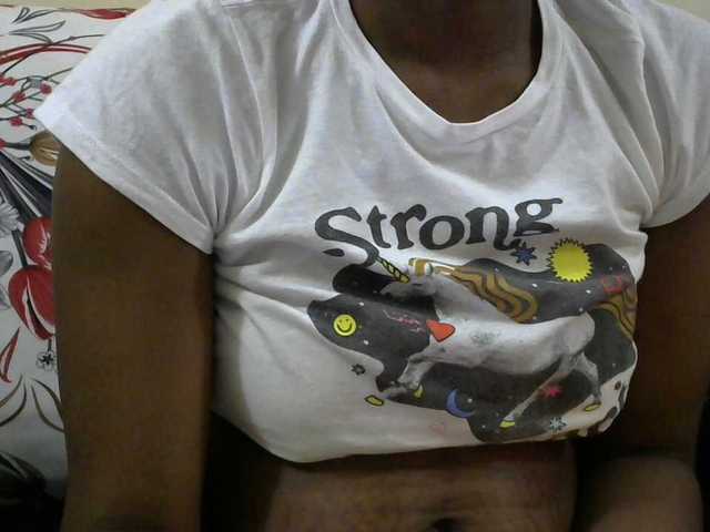 PrettyAlianah live cam on BongaCams
