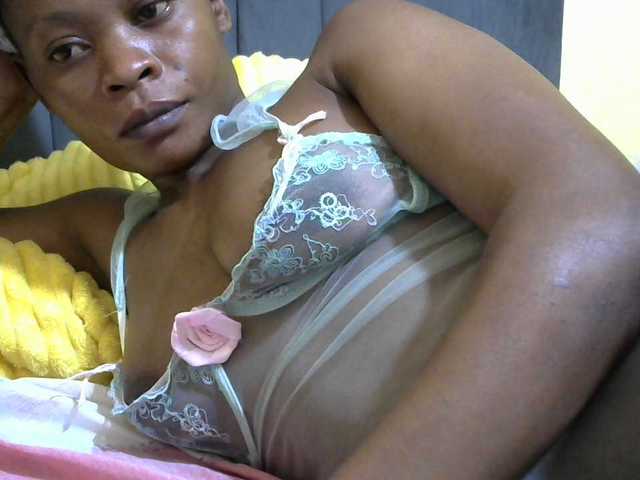 PrettyAlianah live cam on BongaCams