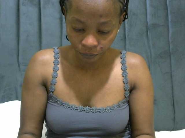 PrettyAlianah live cam on BongaCams