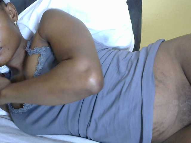 PrettyAlianah live cam on BongaCams