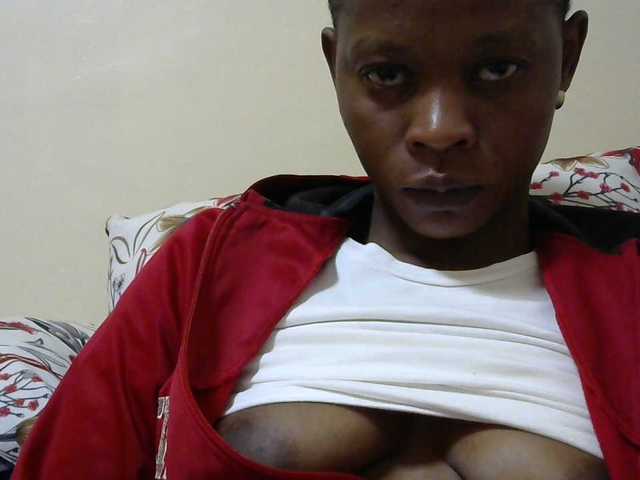 PrettyAlianah live cam on BongaCams