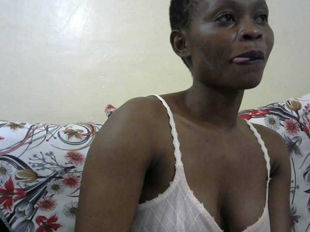 PrettyAlianah live cam on BongaCams