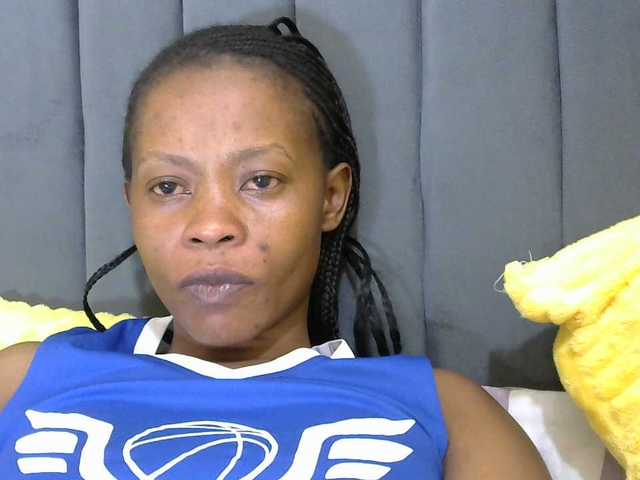 PrettyAlianah live cam on BongaCams