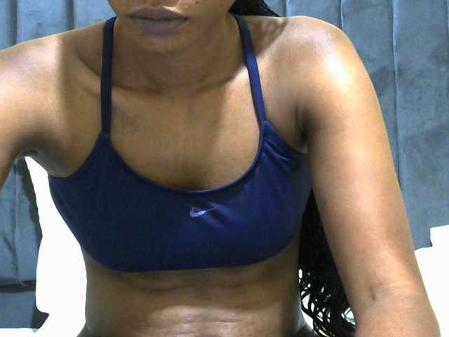 PrettyAlianah live cam on BongaCams