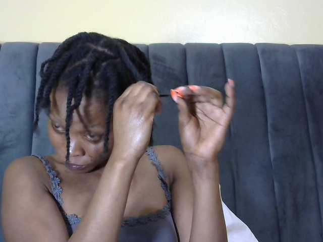 PrettyAlianah live cam on BongaCams