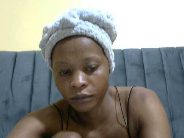 PrettyAlianah live cam on BongaCams