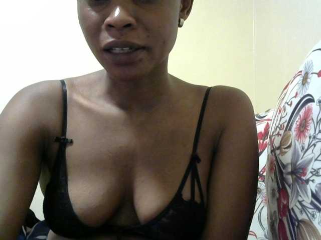 PrettyAlianah live cam on BongaCams