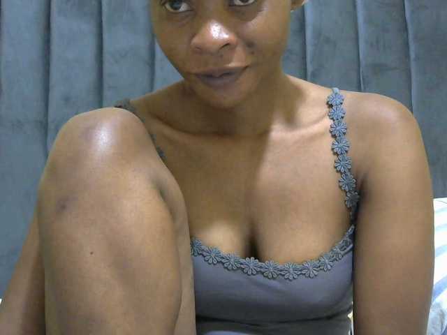 PrettyAlianah live cam on BongaCams