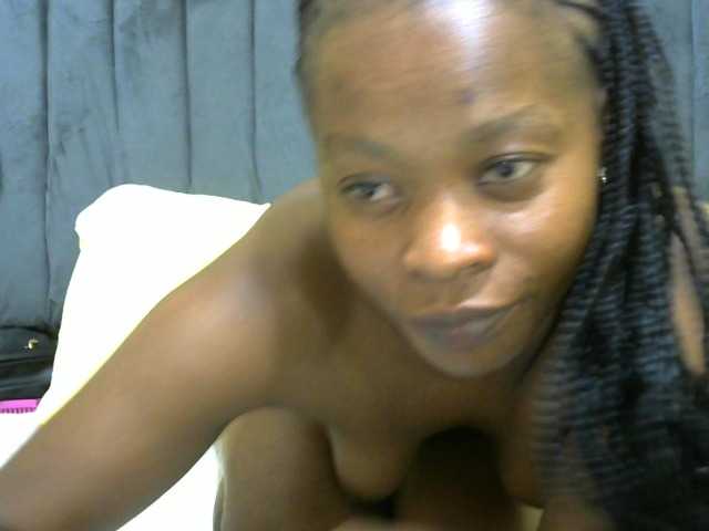 PrettyAlianah live cam on BongaCams