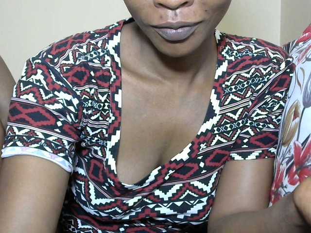 PrettyAlianah live cam on BongaCams