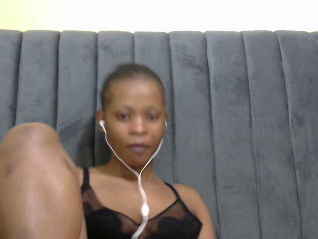 PrettyAlianah live cam on BongaCams