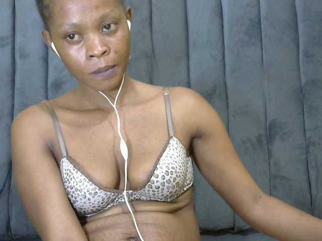 PrettyAlianah live cam on BongaCams