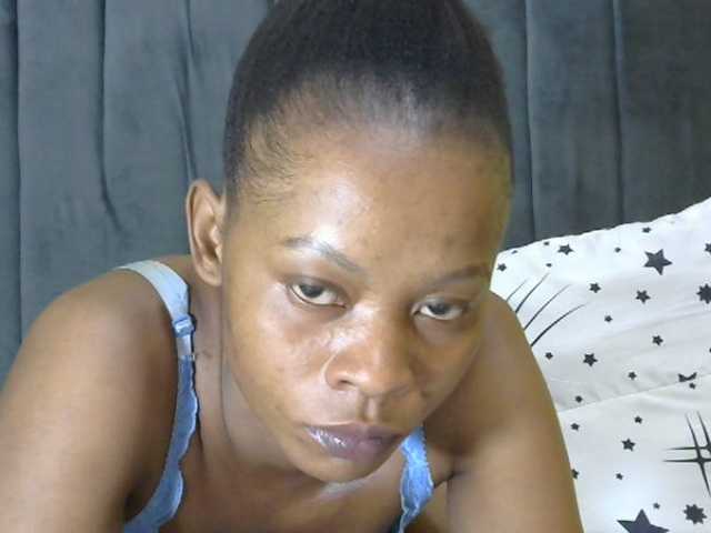PrettyAlianah live cam on BongaCams