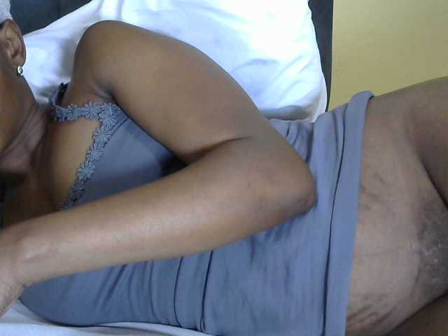 PrettyAlianah live cam on BongaCams
