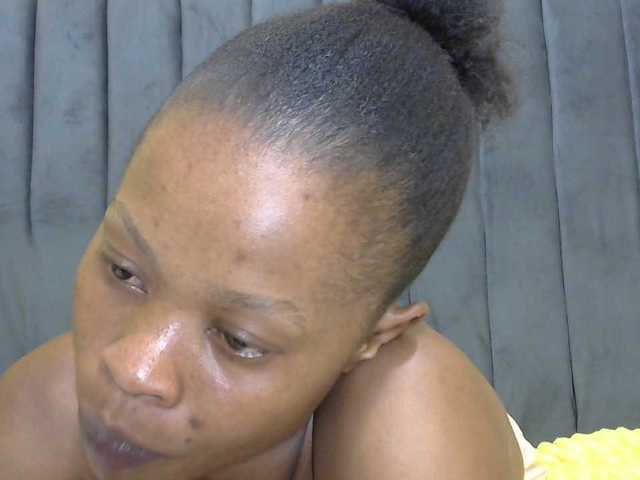 PrettyAlianah live cam on BongaCams