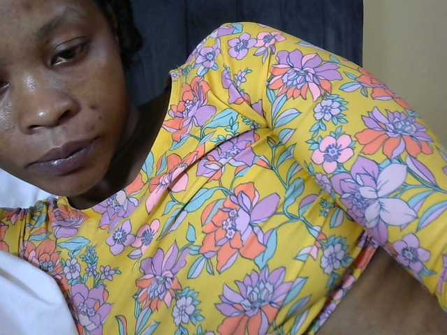 PrettyAlianah live cam on BongaCams