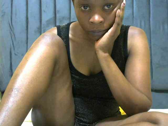 PrettyAlianah webcam