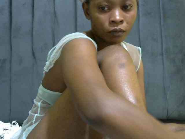 PrettyAlianah webcam