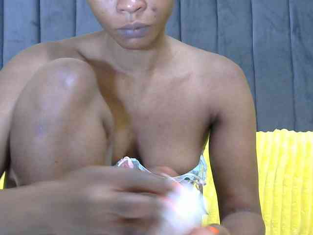 PrettyAlianah webcam